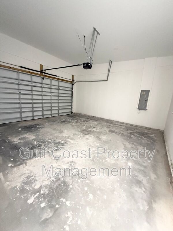 2015 Northeast 8th Place property image