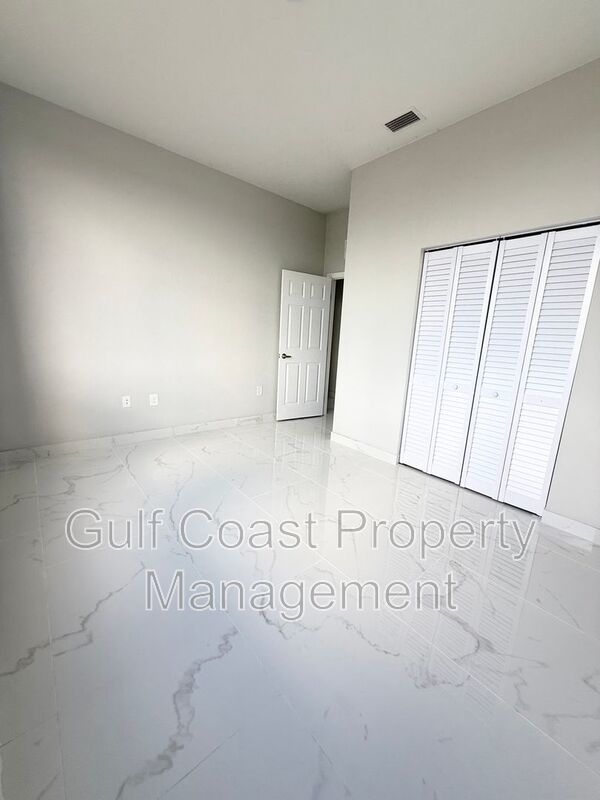 2015 Northeast 8th Place property image