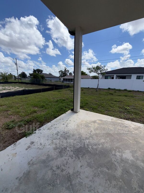 2015 Northeast 8th Place property image