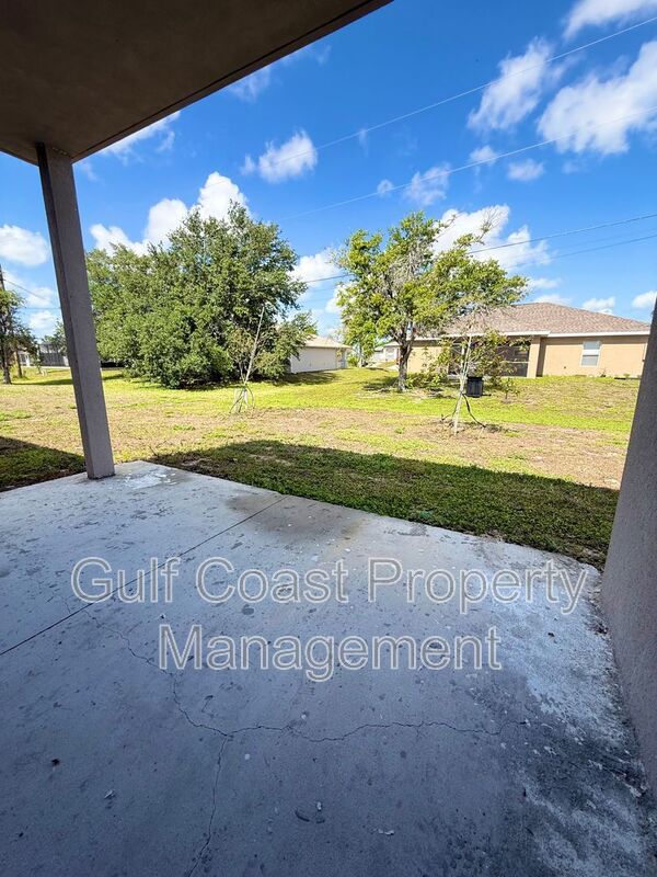 2216 NE 10th Place property image