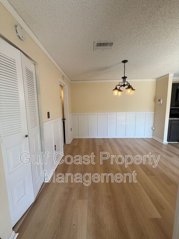 5249 CEDARBEND DR Unit 1 property image