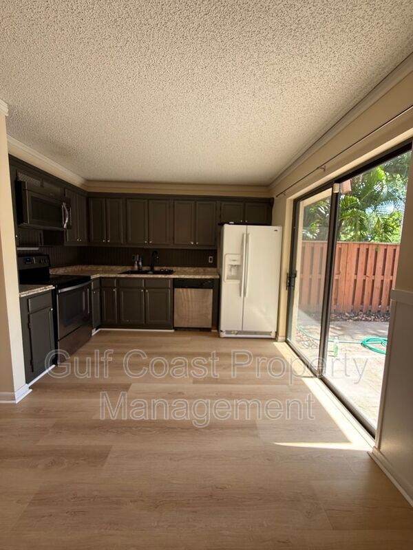 5249 CEDARBEND DR Unit 1 property image