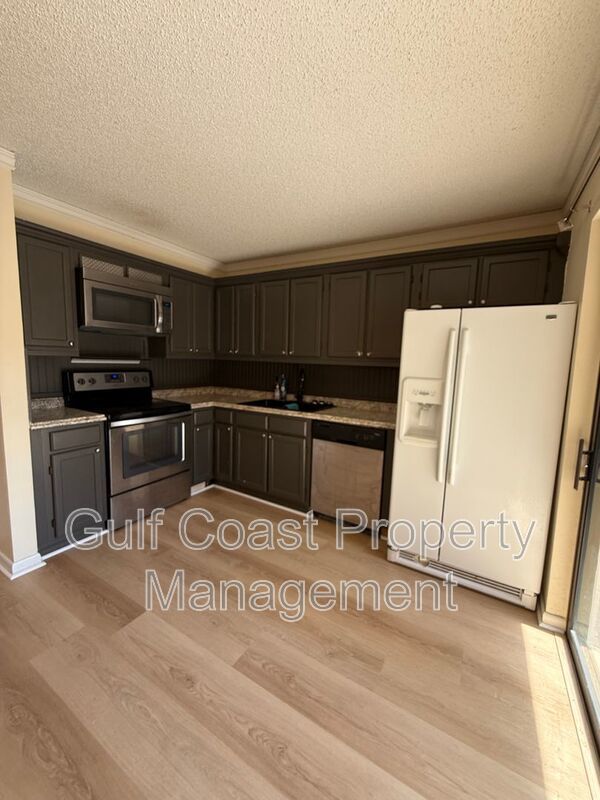 5249 CEDARBEND DR Unit 1 property image