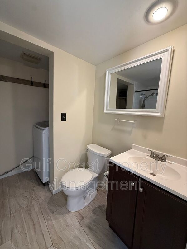 5249 CEDARBEND DR Unit 1 property image