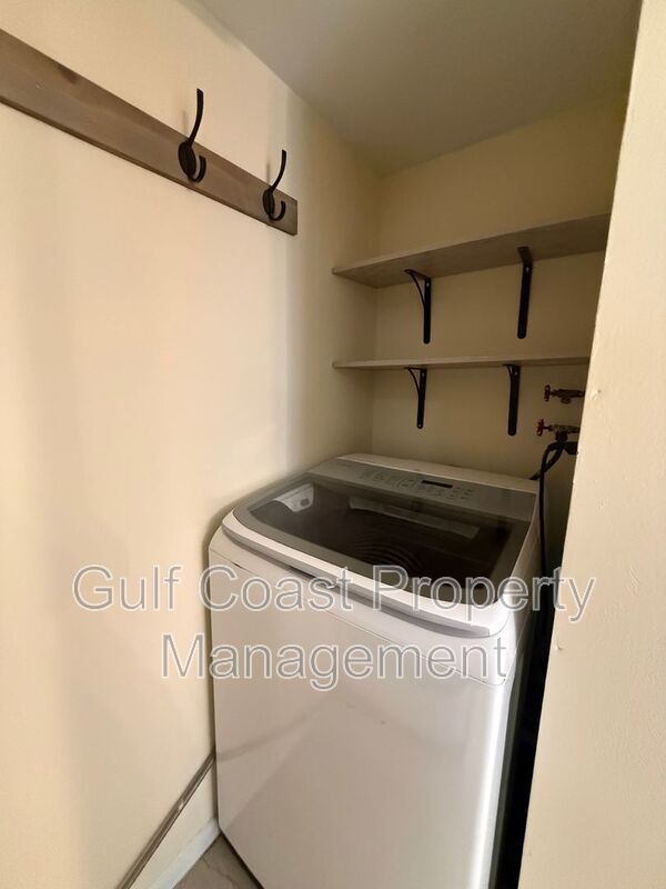 5249 CEDARBEND DR Unit 1 property image