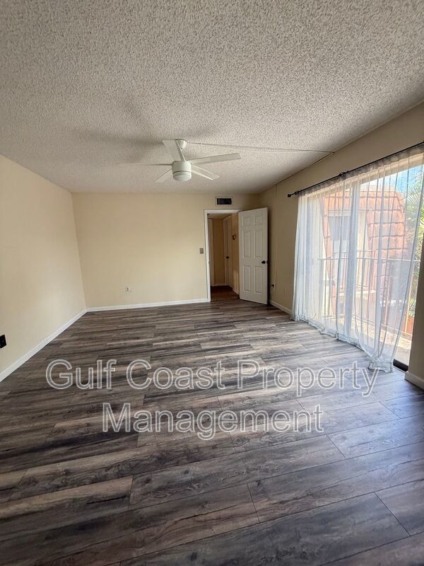 5249 CEDARBEND DR Unit 1 property image