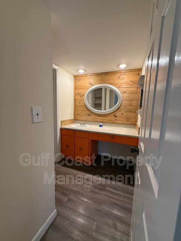 5249 CEDARBEND DR Unit 1 property image