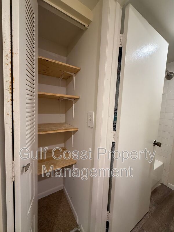 5249 CEDARBEND DR Unit 1 property image