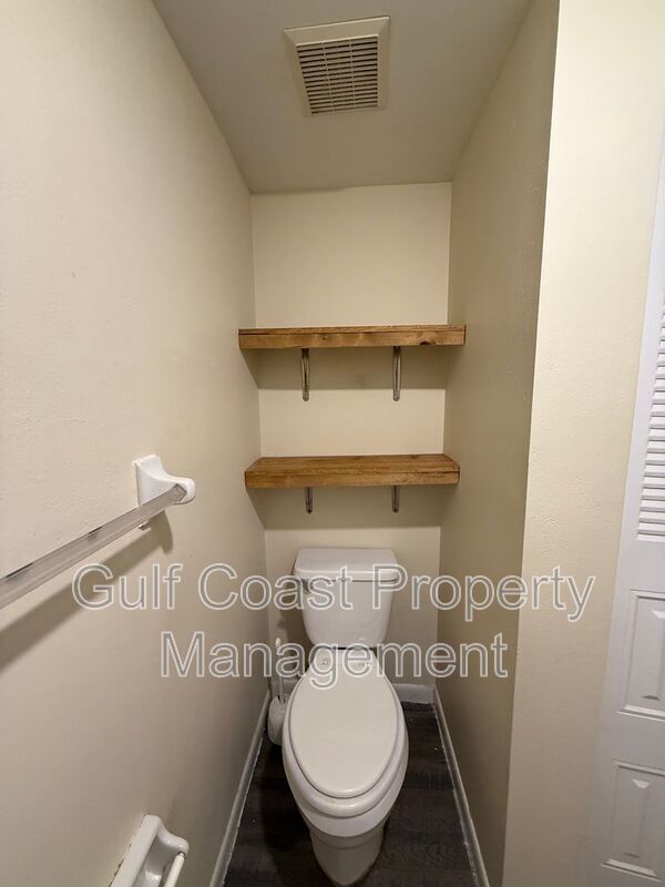 5249 CEDARBEND DR Unit 1 property image