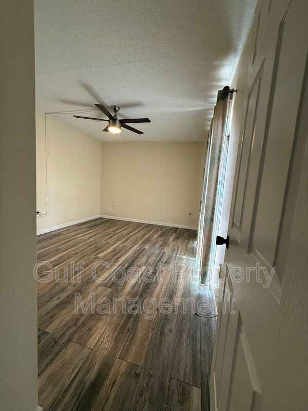 5249 CEDARBEND DR Unit 1 property image
