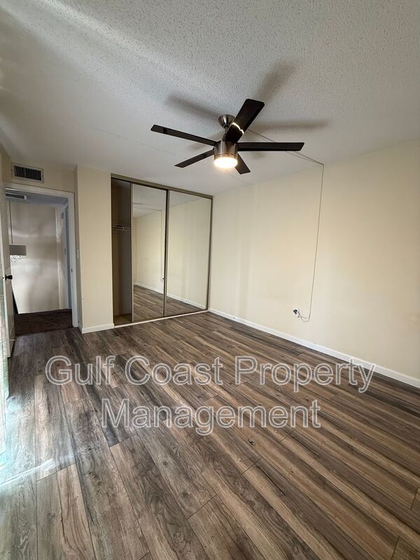 5249 CEDARBEND DR Unit 1 property image