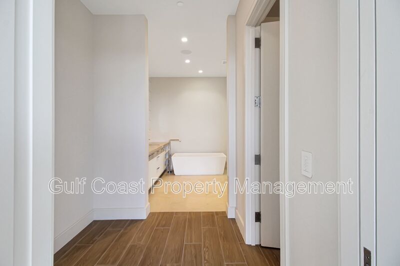 Unfurnished Luxury Rental at The St. Regis Longboat Key property image