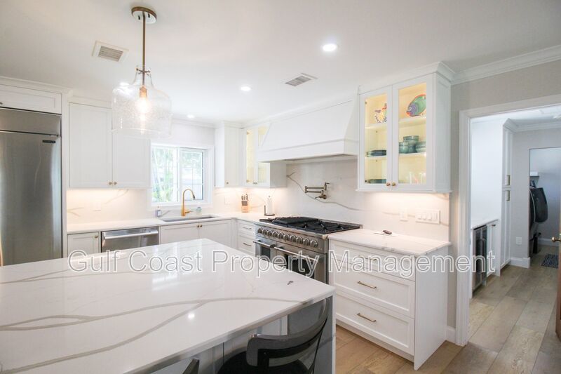 Luxury Annual Rental with Resort-Style Pool on Longboat Key property image