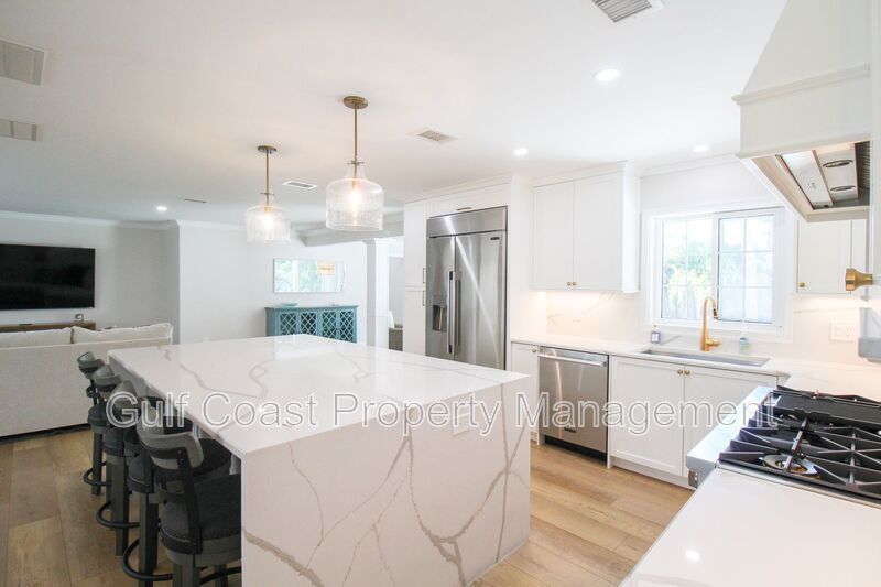 Luxury Annual Rental with Resort-Style Pool on Longboat Key property image