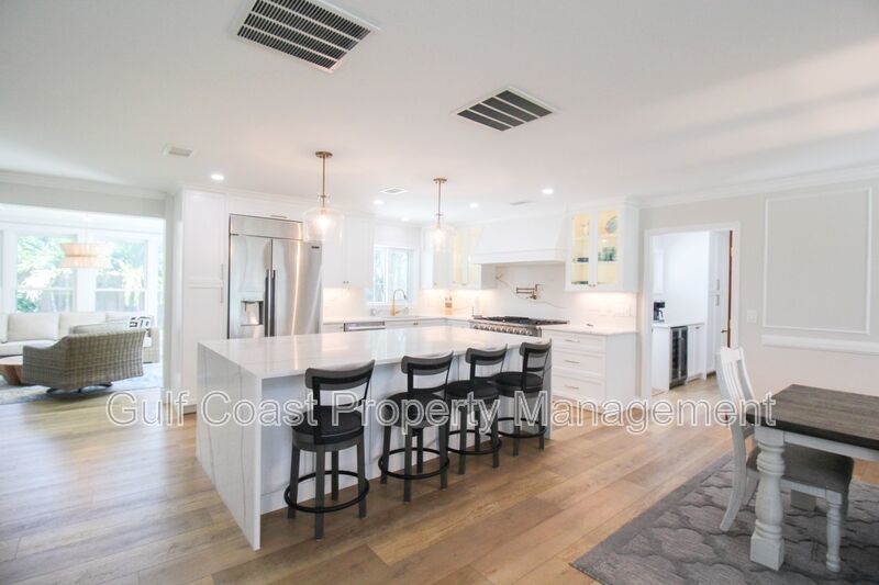 Luxury Annual Rental with Resort-Style Pool on Longboat Key property image