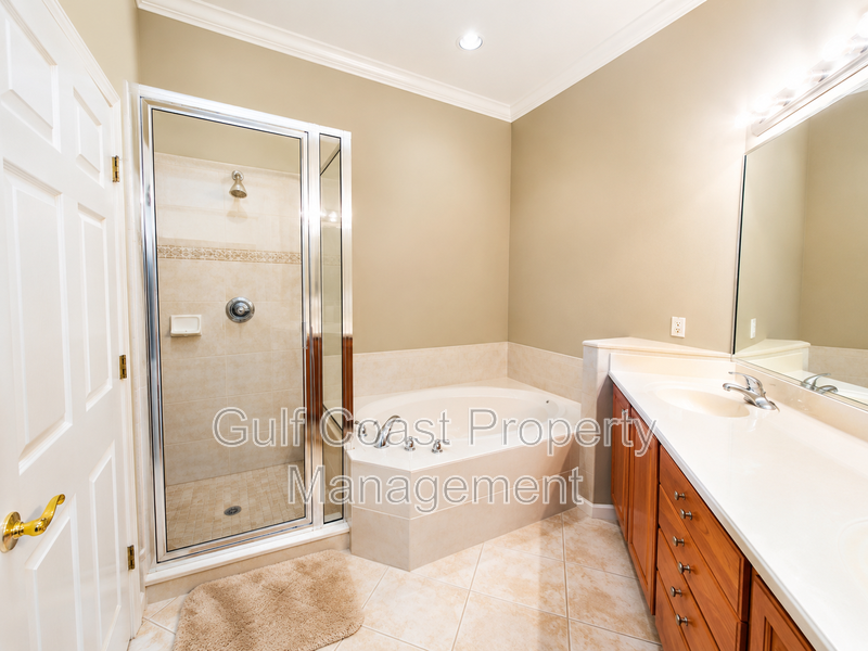 Annual Luxury Lakeview Condo with 3 Bedrooms + Den, Private Garage & Resort-Style Amenities property image