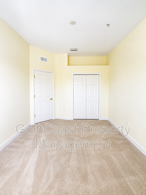 Annual Luxury Lakeview Condo with 3 Bedrooms + Den, Private Garage & Resort-Style Amenities property image