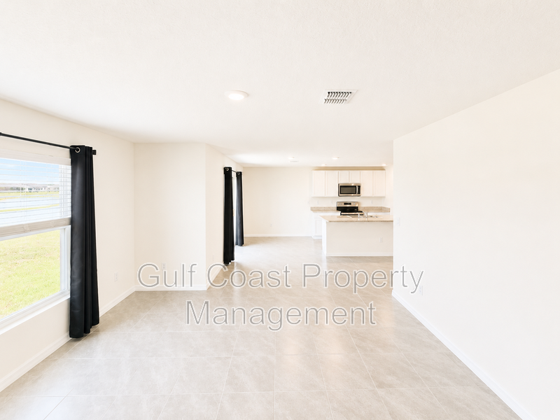 Annual Rental, 4 Bedroom, 3 Bath, Home in Sought-After Bella Lago property image