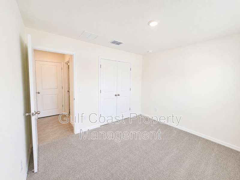 Annual Rental, 4 Bedroom, 3 Bath, Home in Sought-After Bella Lago property image
