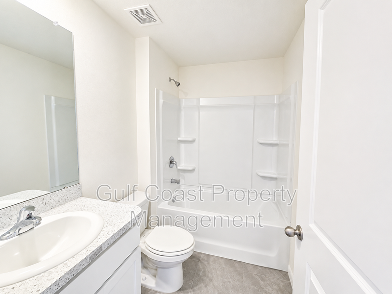 Annual Rental, 4 Bedroom, 3 Bath, Home in Sought-After Bella Lago property image