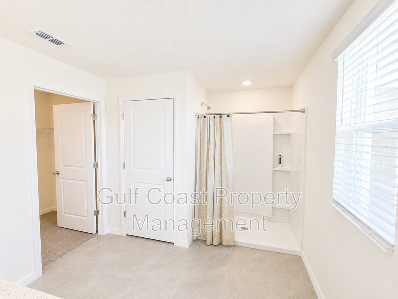 Annual Rental, 4 Bedroom, 3 Bath, Home in Sought-After Bella Lago property image