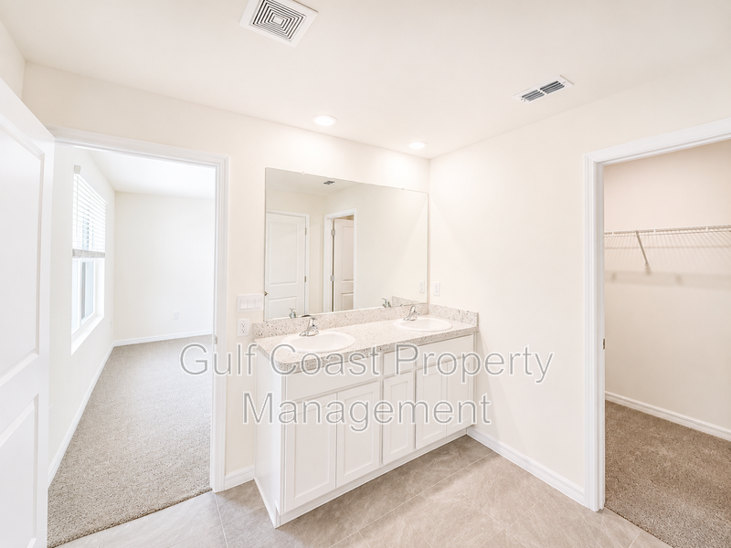 Annual Rental, 4 Bedroom, 3 Bath, Home in Sought-After Bella Lago property image