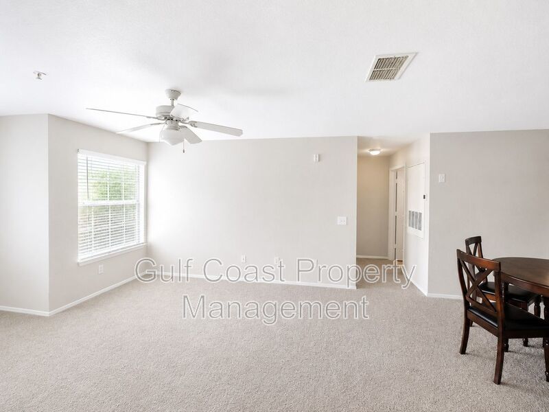 Annual Rental Updated 2/2 Condo in Gated Bay Pointe at Cortez, Resort-Style Living Near Anna Maria Island property image