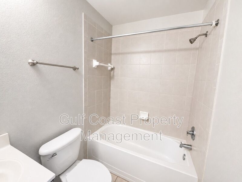 Annual Rental Updated 2/2 Condo in Gated Bay Pointe at Cortez, Resort-Style Living Near Anna Maria Island property image