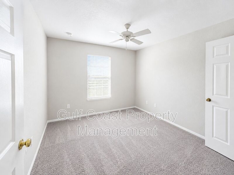 Annual Rental Updated 2/2 Condo in Gated Bay Pointe at Cortez, Resort-Style Living Near Anna Maria Island property image