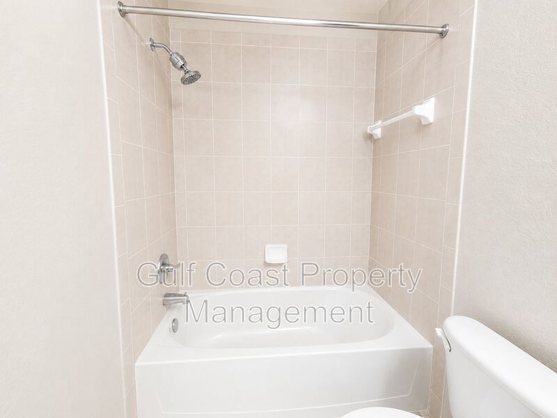 Annual Rental Updated 2/2 Condo in Gated Bay Pointe at Cortez, Resort-Style Living Near Anna Maria Island property image