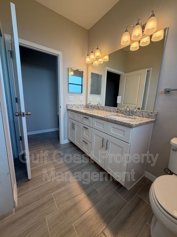 2609 NE 5th PL property image