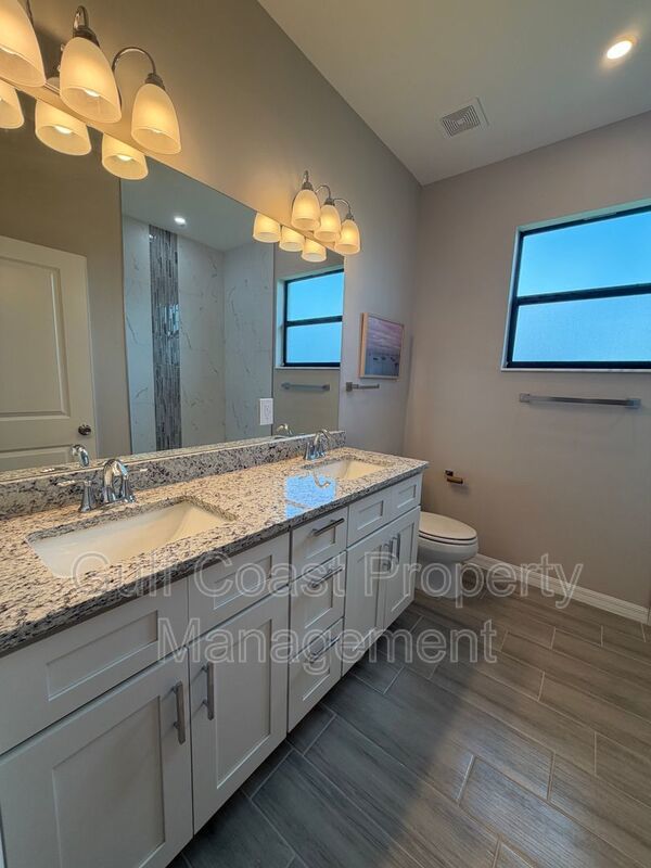 2609 NE 5th PL property image