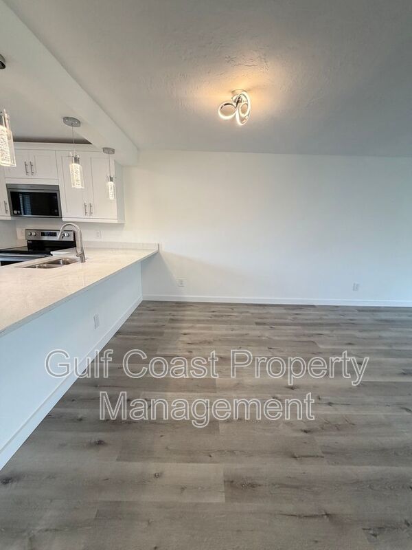 16150 Bay Pointe Blvd Unit 107 property image