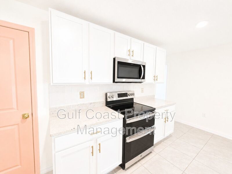 Spacious 5-Bedroom Bella Lago Home with Loft, Fenced Yard & Resort-Style Amenities property image