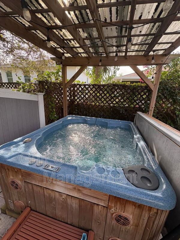 11652 PAWLEY AVE property image