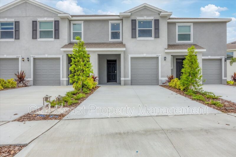 ANNUAL RENTAL – STAR FARMS | 3 BEDROOMS | 2.5 BATHS | LAKE VIEW | $500 MOVE-IN DINING CREDIT! property image