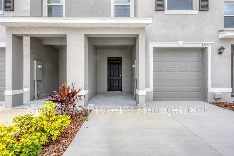 ANNUAL RENTAL – STAR FARMS | 3 BEDROOMS | 2.5 BATHS | LAKE VIEW | $500 MOVE-IN DINING CREDIT! property image