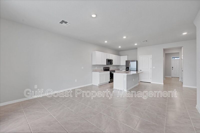 ANNUAL RENTAL – STAR FARMS | 3 BEDROOMS | 2.5 BATHS | LAKE VIEW | $500 MOVE-IN DINING CREDIT! property image