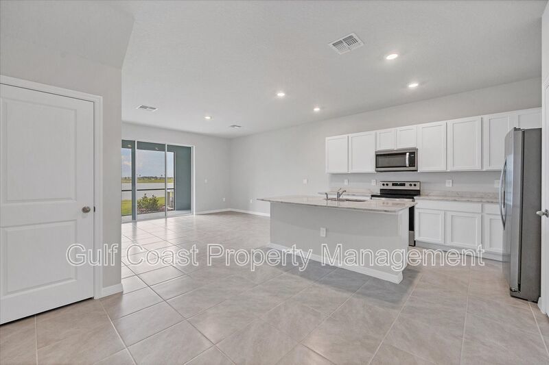 ANNUAL RENTAL – STAR FARMS | 3 BEDROOMS | 2.5 BATHS | LAKE VIEW | $500 MOVE-IN DINING CREDIT! property image