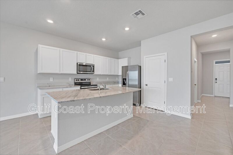 ANNUAL RENTAL – STAR FARMS | 3 BEDROOMS | 2.5 BATHS | LAKE VIEW | $500 MOVE-IN DINING CREDIT! property image