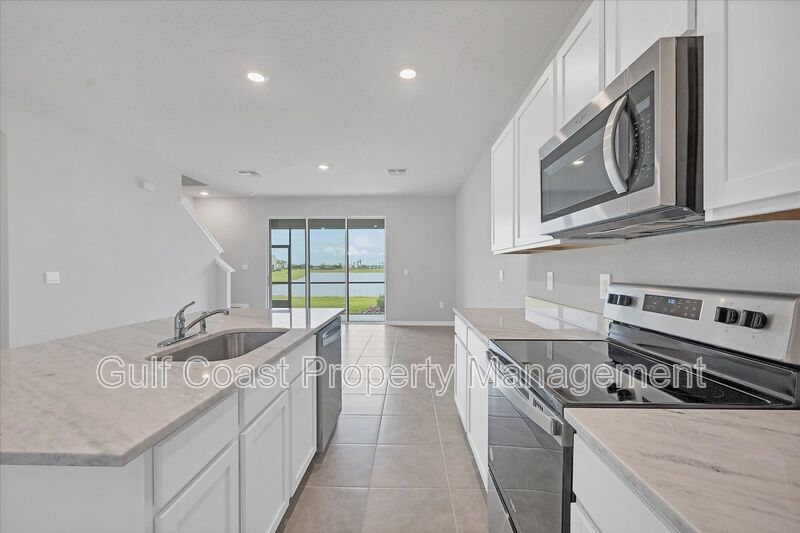 ANNUAL RENTAL – STAR FARMS | 3 BEDROOMS | 2.5 BATHS | LAKE VIEW | $500 MOVE-IN DINING CREDIT! property image