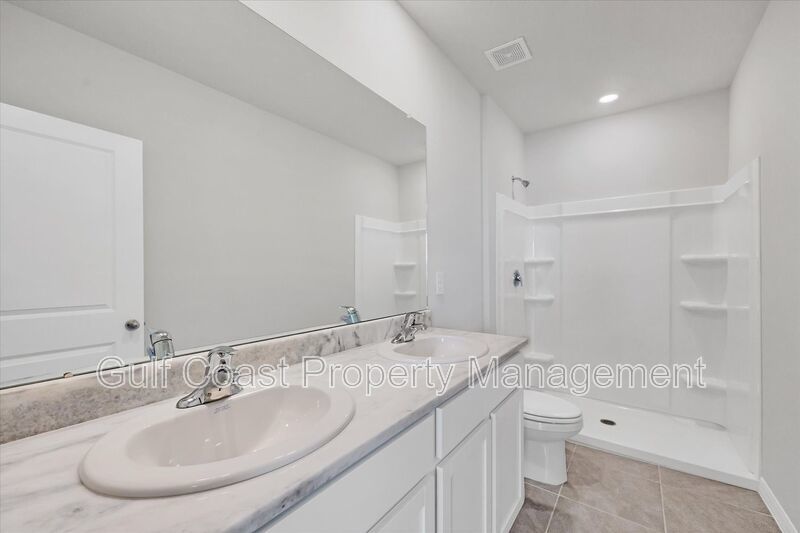 ANNUAL RENTAL – STAR FARMS | 3 BEDROOMS | 2.5 BATHS | LAKE VIEW | $500 MOVE-IN DINING CREDIT! property image