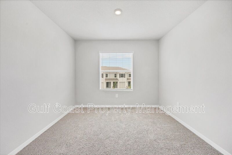 ANNUAL RENTAL – STAR FARMS | 3 BEDROOMS | 2.5 BATHS | LAKE VIEW | $500 MOVE-IN DINING CREDIT! property image