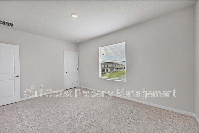 ANNUAL RENTAL – STAR FARMS | 3 BEDROOMS | 2.5 BATHS | LAKE VIEW | $500 MOVE-IN DINING CREDIT! property image