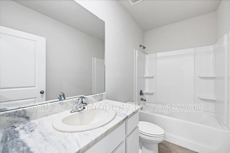 ANNUAL RENTAL – STAR FARMS | 3 BEDROOMS | 2.5 BATHS | LAKE VIEW | $500 MOVE-IN DINING CREDIT! property image