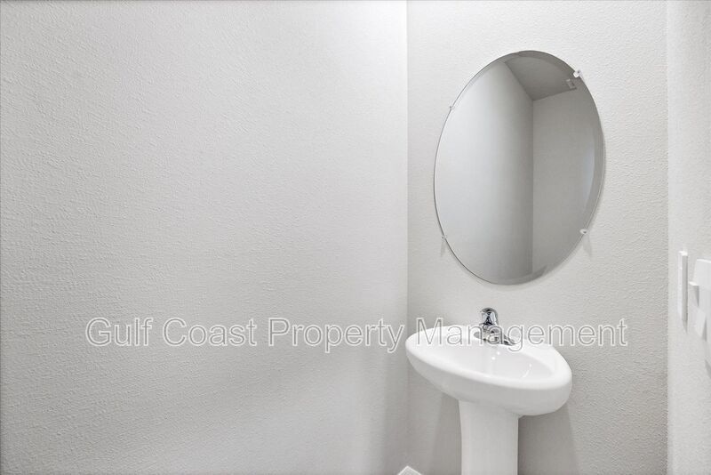 ANNUAL RENTAL – STAR FARMS | 3 BEDROOMS | 2.5 BATHS | LAKE VIEW | $500 MOVE-IN DINING CREDIT! property image