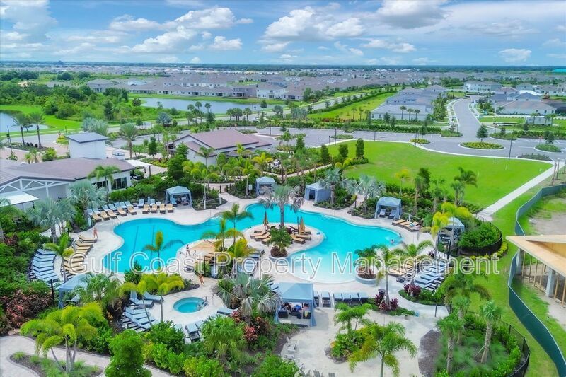 ANNUAL RENTAL – STAR FARMS | 3 BEDROOMS | 2.5 BATHS | LAKE VIEW | $500 MOVE-IN DINING CREDIT! property image
