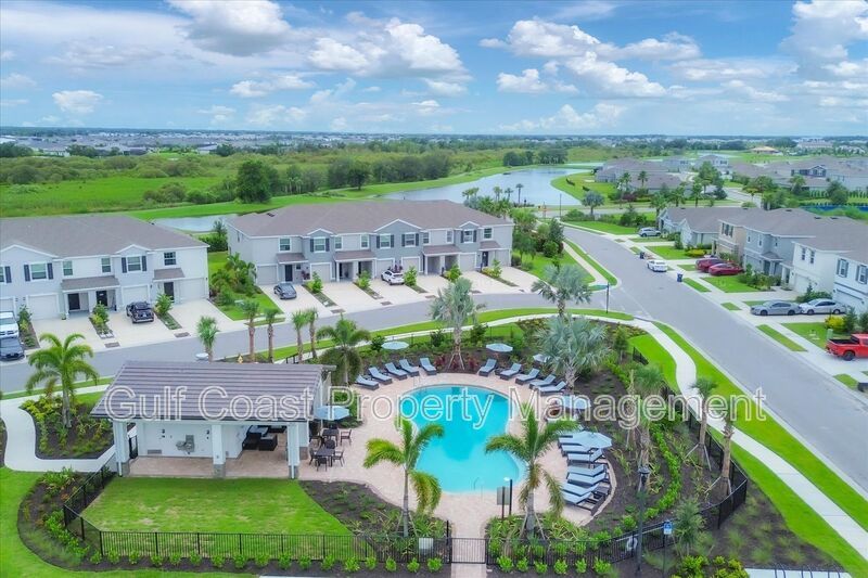 ANNUAL RENTAL – STAR FARMS | 3 BEDROOMS | 2.5 BATHS | LAKE VIEW | $500 MOVE-IN DINING CREDIT! property image
