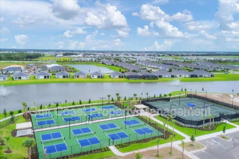 ANNUAL RENTAL – STAR FARMS | 3 BEDROOMS | 2.5 BATHS | LAKE VIEW | $500 MOVE-IN DINING CREDIT! property image