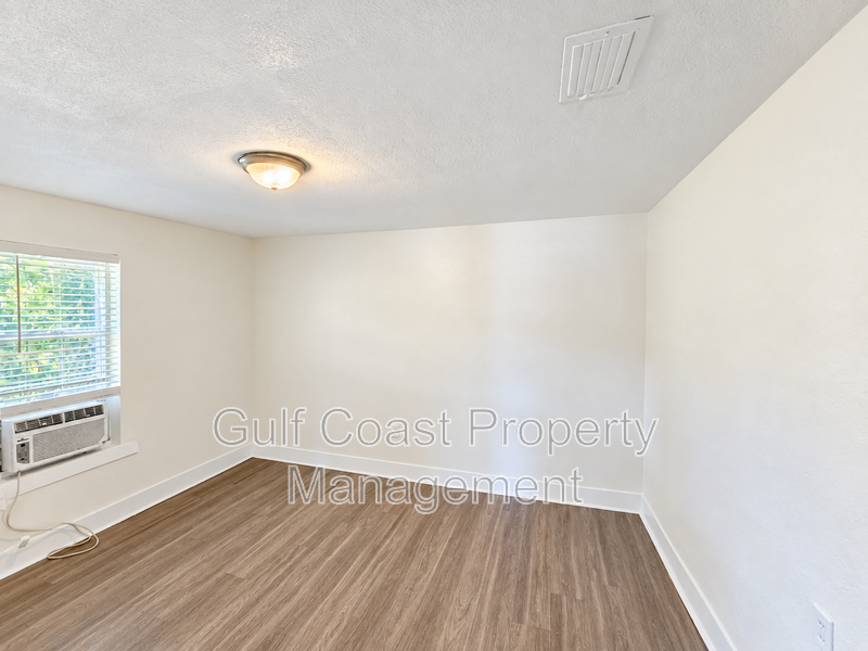 ANNUAL RENTAL – UPDATED 2-BEDROOM HOME WITH WATER & ELECTRIC INCLUDED! property image